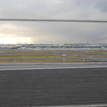 国際線ターミナルが見渡せます