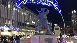 岡山駅前もクリスマスイルミネーションが