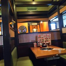 落ち着いた店内