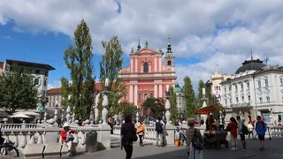 プレシェーレン広場から続く橋