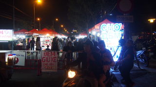 ナイトマーケットが開かれていた