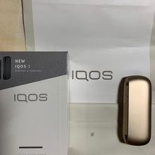 IQOS 3(右 ブリリアントゴールド・左 ベルベットグレ)