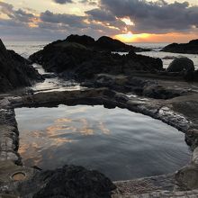 この湯舟が最高の湯温でした。硫黄泉の香りもぷんぷん。