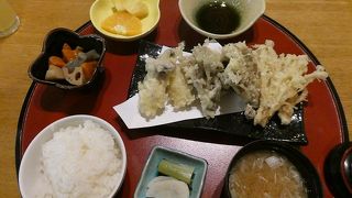 お酒飲まない人向けに定食もあります