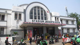 ジャカルタ　コタ駅