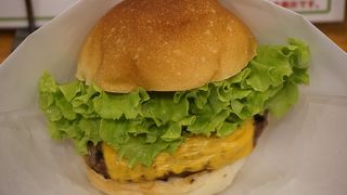ハンバーガーでは一度は味わうべきお店の一つかなと思います
