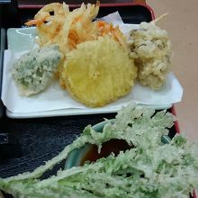 天ぷらが5種類サクサクです。