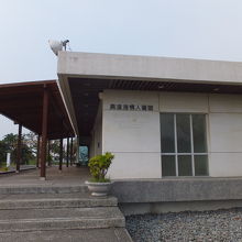 建物、ガランとしています