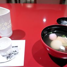 日本酒とお鰭　酒器にすかしが入っていておしゃれ