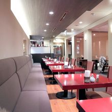 ゆったりとした品のある店内