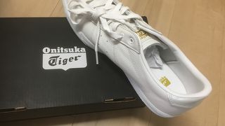 スニーカー配送無料