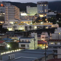 ベランダから夕方の温泉街を望みます。