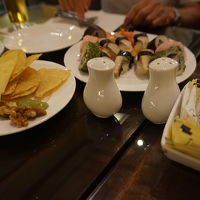 ラウンジでカクテルタイム