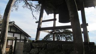 気づかずに通り過ぎてしまわぬよう