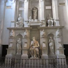 サン ピエトロ イン ヴィンコリ教会 