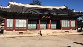 王が実際に生活していた建物