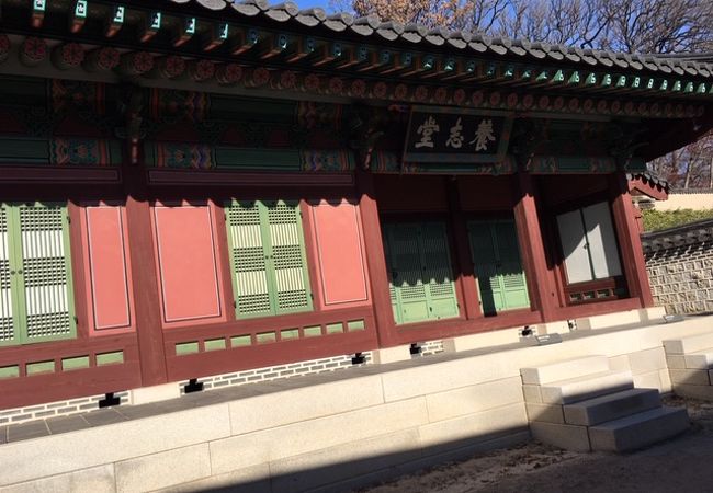 国王が祭祀の前日に泊まり身を清めた建物