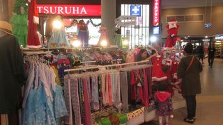 クリスマスシーズンのツルハドラッグ (ゲートウェイ エカマイ店)2017