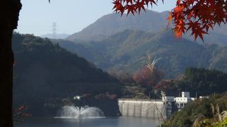 噴水が形を変えてずっと続きます