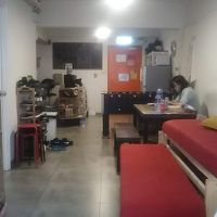 共用スペース、ベッドは狭いので、こちらでノンビリできます