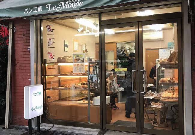 おっ、今日は開いているやん