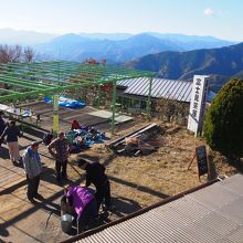 陣馬山頂 富士見茶屋