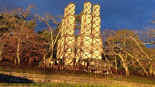 中に入らなくても駐車場から見られる