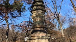 変わった形をしている石塔