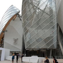 ルイ ヴィトン ファウンデーション 