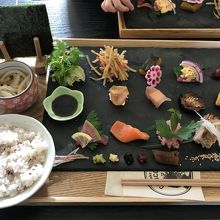 人気の手巻き寿司ランチ。