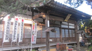 境内は狭くて、少し本堂は撮影し辛いレイアウトでした