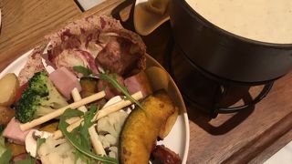 店内はチーズ匂いたっぷり