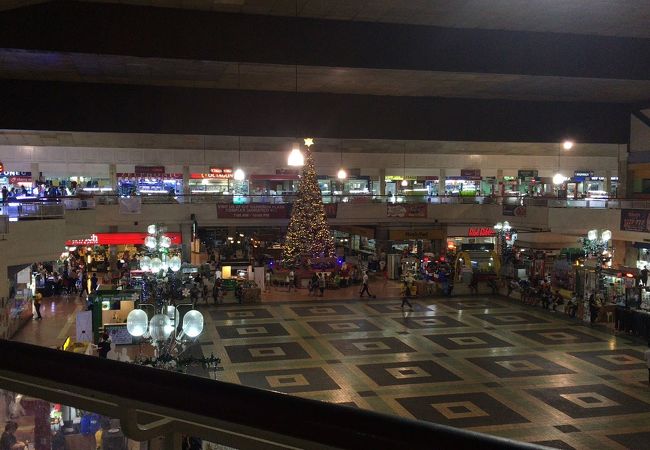 フィリピン最古のショッピングモール