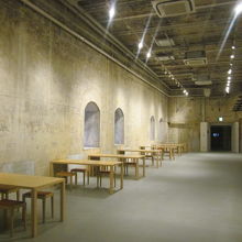 建物内部の企画展示室内の様子