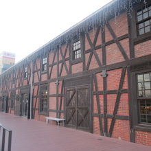 東側・ハーフティンバー棟の外観