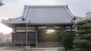 あまり観光客向けではないかなという風情のお寺でした