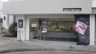 持ち帰りもカフェ利用も可能なスイーツ店です