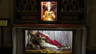 エレベーターを利用して、大城塞の中に入りました。