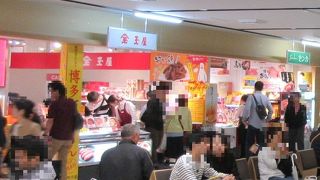 福岡以外の九州他県のお土産もそろいます。