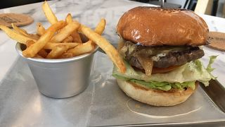 豪華なハンバーガー