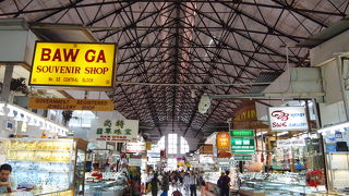 「市場」感はやや薄め