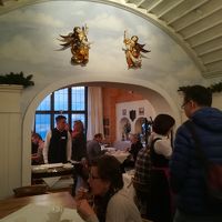 朝食を食べれるレストランはとても雰囲気があります