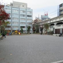 南東方向からの様子