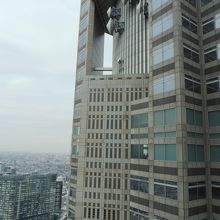 タワー上部には防災無線アンテナが多数設置