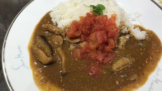 カウンター席で一人気軽に