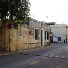 チケット売り場のある建物。ここから遺跡に入ります。