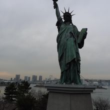 目の錯覚で大きく見える？