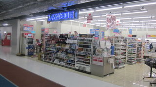 先進的なセルフレジが設置されています