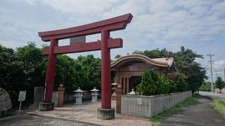 与那覇湾に面した御嶽