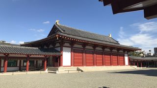 回廊とつながっている